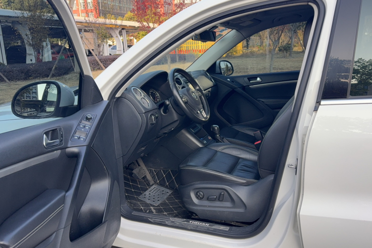 大众 途观 2016款 300TSI 自动两驱豪华版中控内饰7001