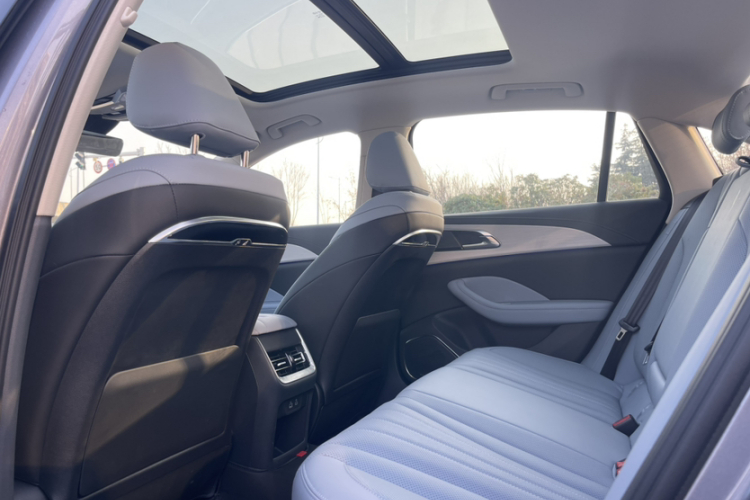 红旗H5 PHEV 2025款 170 超混版中控内饰7002