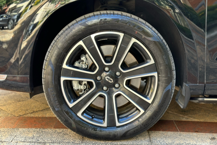 鸿蒙智行 问界M7 2024款 1.5T 智驾四驱Ultra版 5座车身外观6009