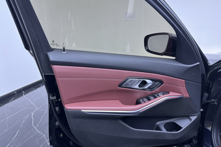 宝马3系 2022款 改款 325i M运动套装局部细节9002