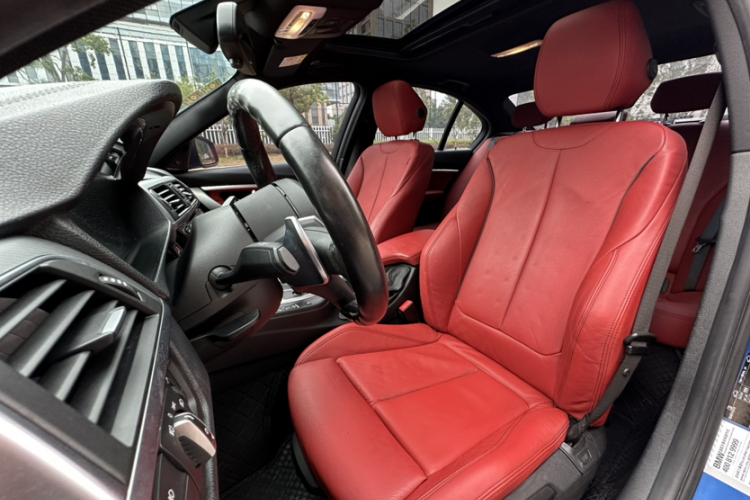 宝马3系 2019款 320i M运动曜夜版中控内饰7003