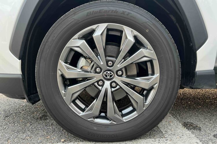 丰田 RAV4荣放 2023款 2.0L CVT两驱风尚Plus版车身外观6006