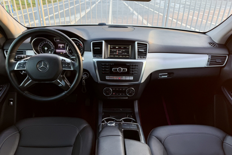 奔驰M级 2014款 ML 320 4MATIC中控内饰7004
