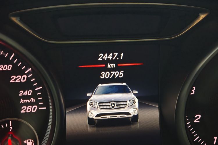 奔驰GLA 2017款 GLA 200 时尚型中控内饰15