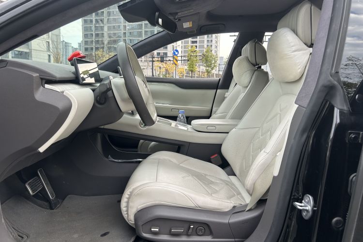 蔚来ET7 2022款 100kWh 首发版中控内饰7001