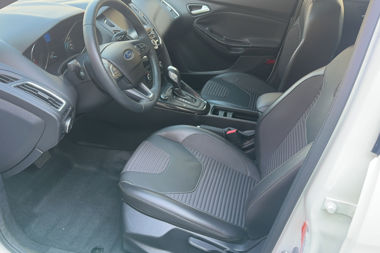 福特 福克斯 2017款 两厢 1.6L 自动风尚型智行版中控内饰7003