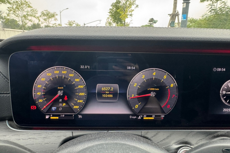 奔驰E级 2020款 E 300 L 运动时尚型中控内饰15