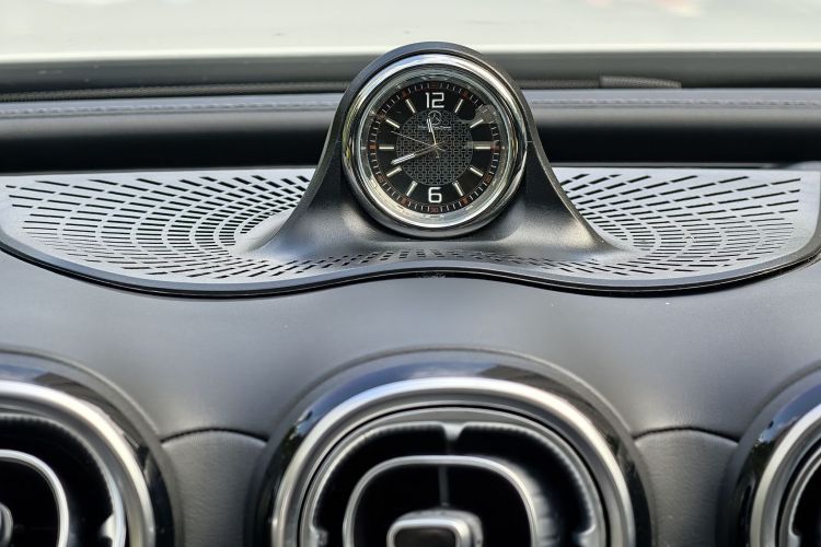 奔驰C级 2022款 改款 C 260 L 运动版中控内饰7008