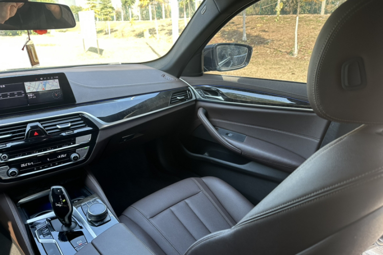 宝马5系 2020款 525Li M运动套装中控内饰7011