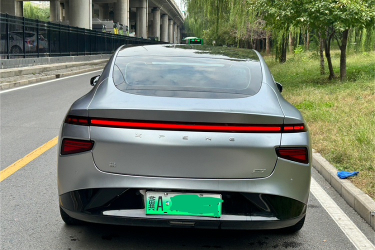 小鹏P7 2022款 625E车身外观6001