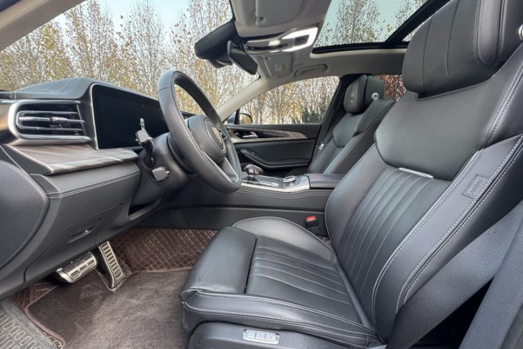 红旗H9 2022款 2.0T 智联旗享版中控内饰7001