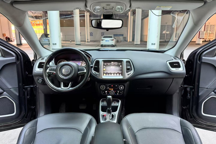 Jeep 指南者 2017款 200T 自动家享版中控内饰7002