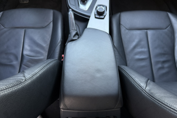 宝马3系 2014款 320i 时尚型局部细节18