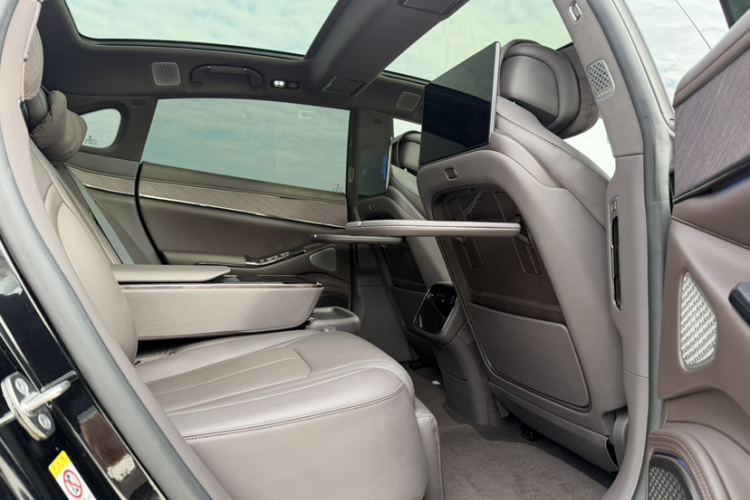 腾势Z9 2024款 1100km 四驱Ultra版局部细节9007