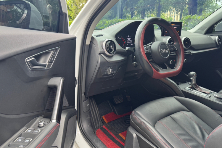 奥迪Q2L 2023款 35TFSI 进取动感型中控内饰7003