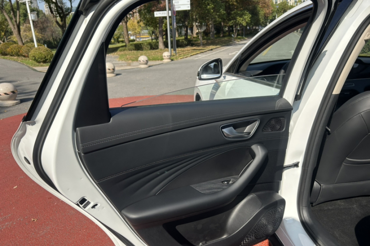 荣威D7 2025款 DMH 125km 世界冠军版中控内饰7006