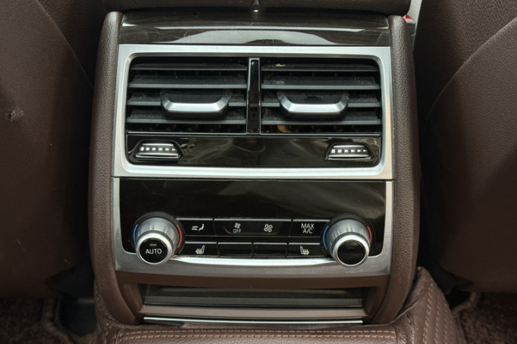 宝马7系 2017款 730Li 领先型局部细节9007