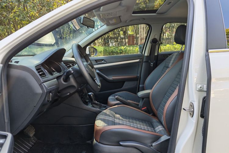 大众 2019款 朗逸启航 1.5L 自动舒适版 国VI中控内饰7005