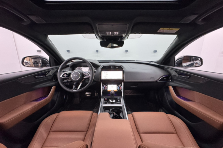 捷豹XEL 2024款 2.0T 250PS R-DYNAMIC S进取运动版中控内饰7007