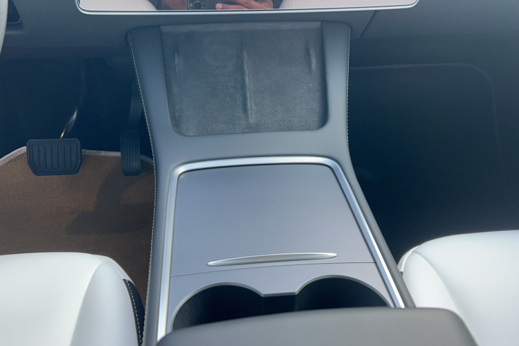 特斯拉 Model Y 2022款 后轮驱动版局部细节18