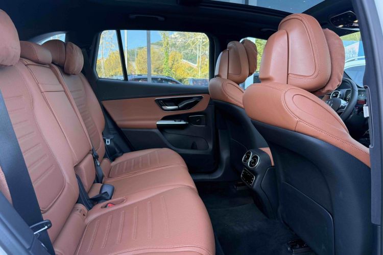 奔驰GLC 2023款 GLC 260 L 4MATIC 动感型 7座中控内饰7007