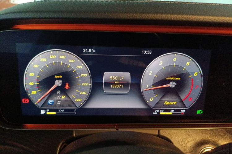 奔驰E级 2018款 E 300 L 运动时尚型中控内饰15