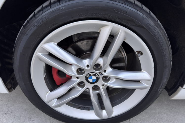 宝马1系 2020款 120i M运动套装车身外观6008