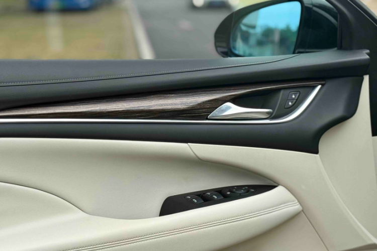 别克 君越 2019款 28T 精英型中控内饰7002