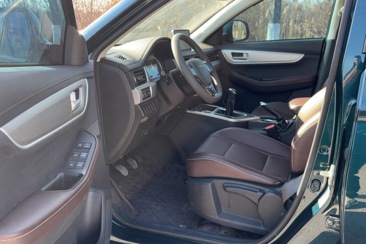 东风风行 风行T5 2023款 盛世款 1.6L 手动筑梦版 五座中控内饰7002