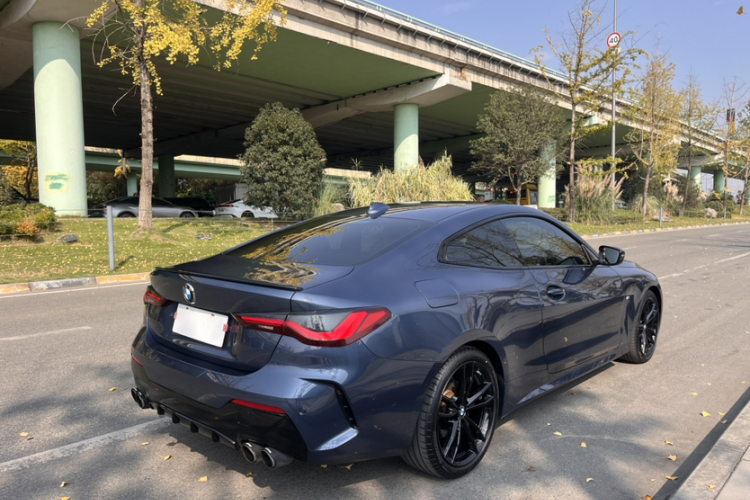 宝马4系 2022款 425i M运动曜夜套装车身外观6006