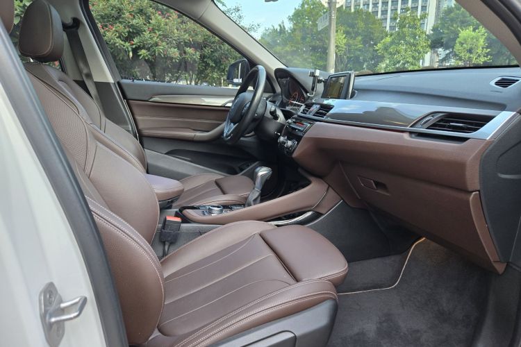 宝马X1 2016款 sDrive20Li 豪华型车身外观6013