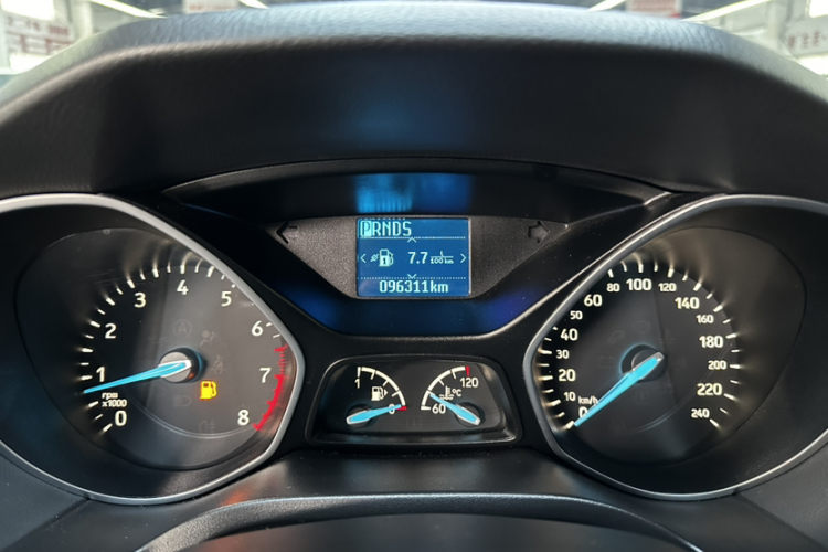 福特 福克斯 2017款 两厢 1.6L 自动风尚型智行版中控内饰15