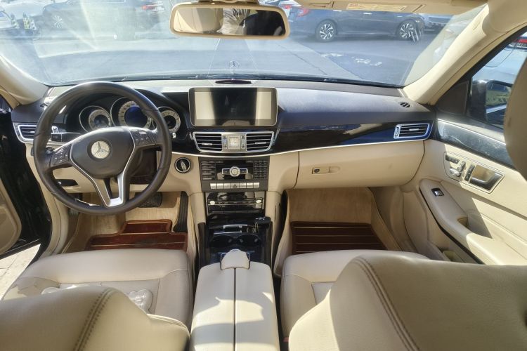 奔驰E级 2014款 改款 E 260 L 运动型中控内饰7003