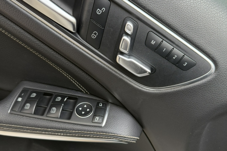 奔驰GLA 2019款 GLA 200 动感型中控内饰7008