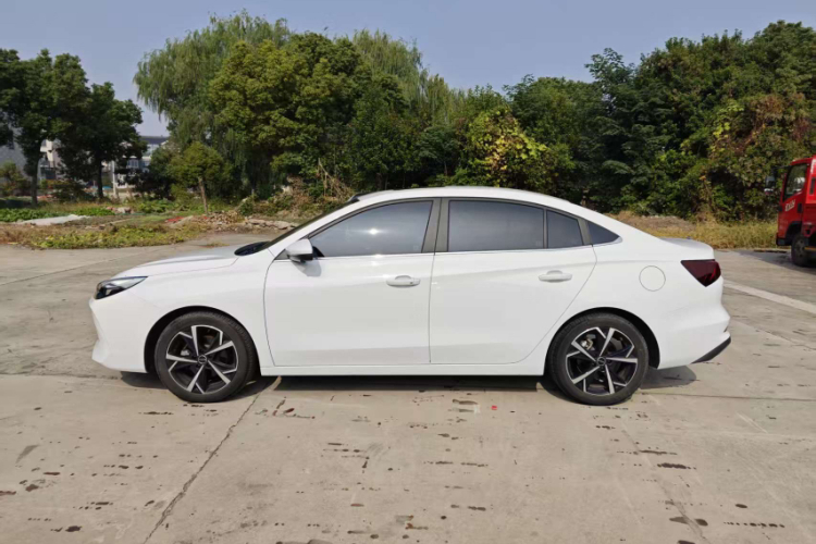 荣威i5 2023款 1.5L CVT尊荣版车身外观6006