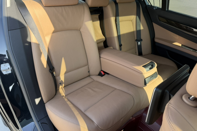 宝马7系 2014款 730Li 臻享型局部细节9010