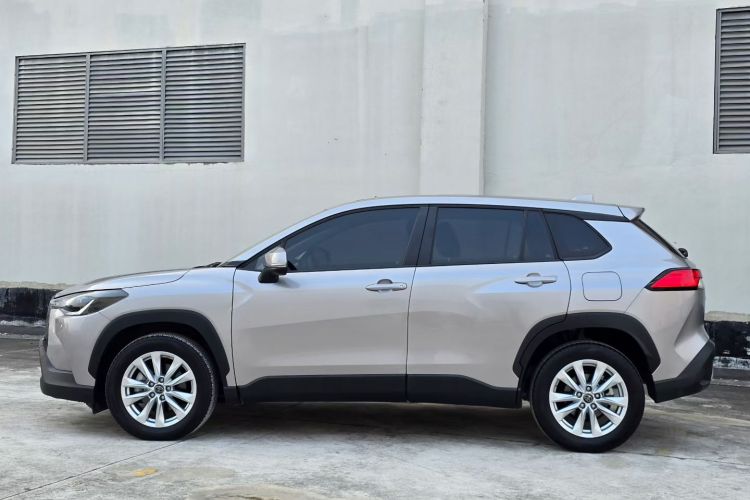 丰田 卡罗拉锐放 2023款 2.0L 精英版车身外观6008