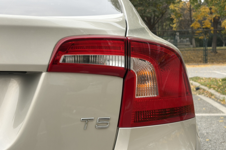 沃尔沃S60 2019款 S60L 改款 T5 智进进阶版车身外观6004