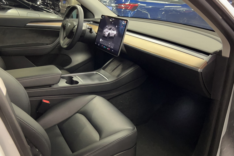 特斯拉 Model Y 2021款 Performance高性能全轮驱动版中控内饰7006