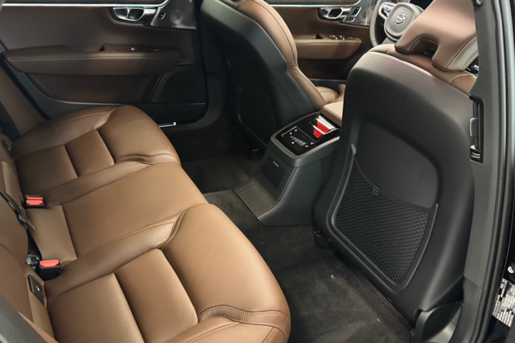 沃尔沃S90新能源 2025款 插电式混动 四驱长续航智雅豪华版中控内饰7003