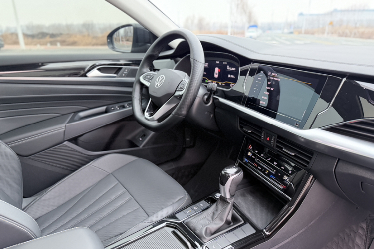 大众 帕萨特 2025款 出众款 380TSI 星空龙腾版中控内饰7006