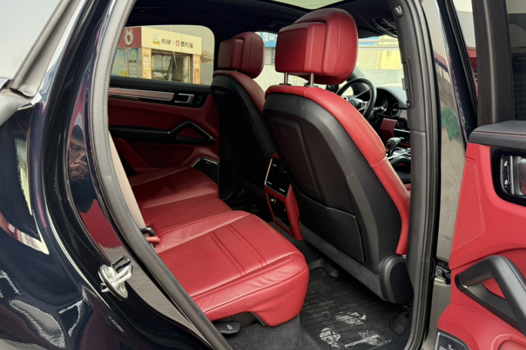 保时捷 2023款 Cayenne Coupé 3.0T 铂金版中控内饰7001