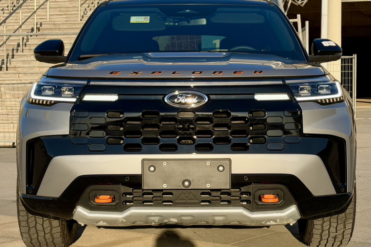 福特 探险者 2024款 2.3T EcoBoost 昆仑巅峰版 6座车身外观6010