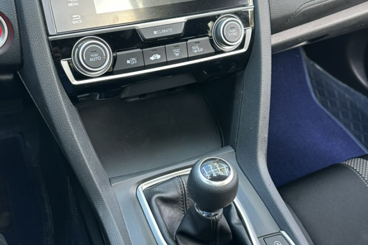 本田 思域 2019款 220TURBO 手动劲控版 国VI中控内饰7006