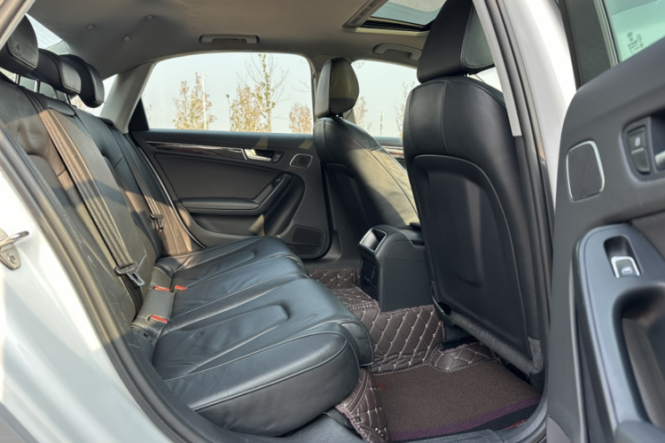 奥迪A4L 2013款 35 TFSI 自动舒适型中控内饰7001