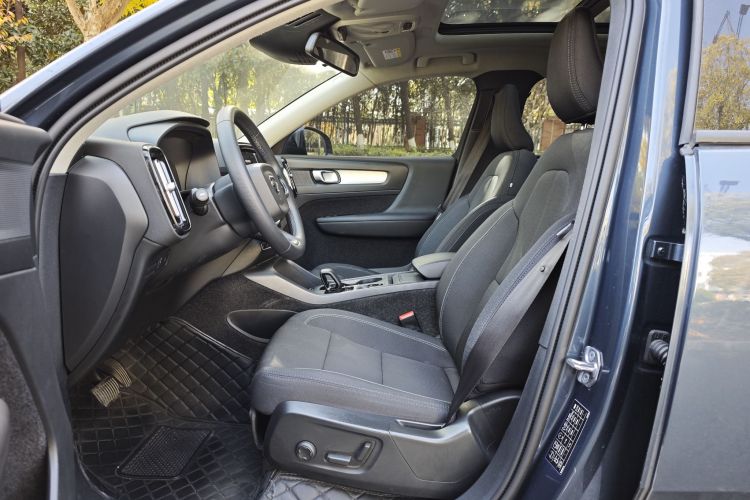 沃尔沃XC40 2022款 T4 四驱智行时尚版中控内饰7001