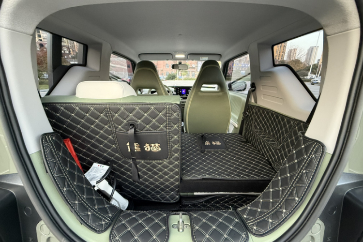 吉利银河 2025款 210km 熊猫骑士中控内饰7005