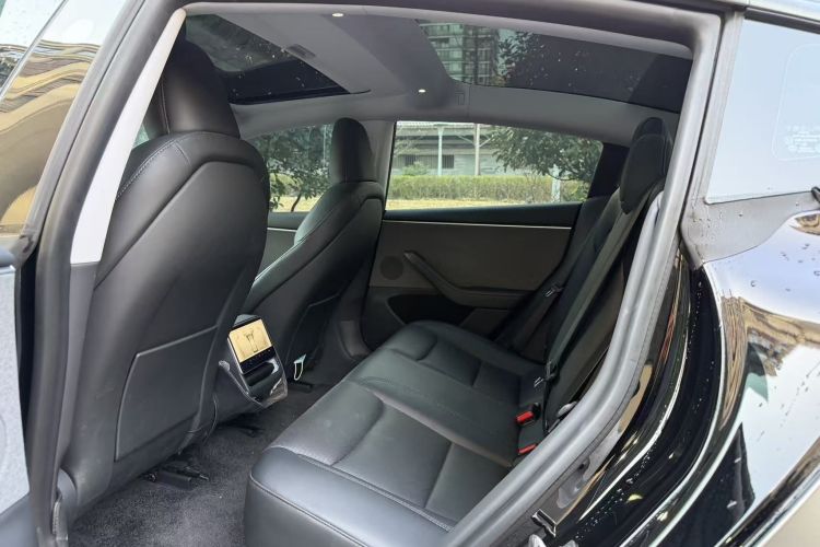特斯拉 Model 3 2023款 后轮驱动版中控内饰7004