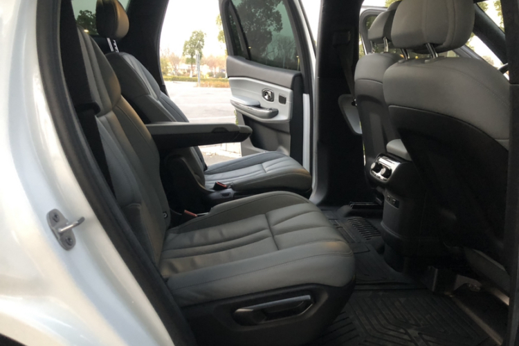 蔚来ES8 2020款 580KM 签名版 六座版中控内饰7006