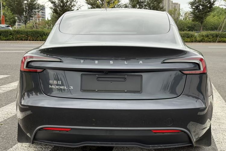 特斯拉 Model 3 2023款 后轮驱动版车身外观6008